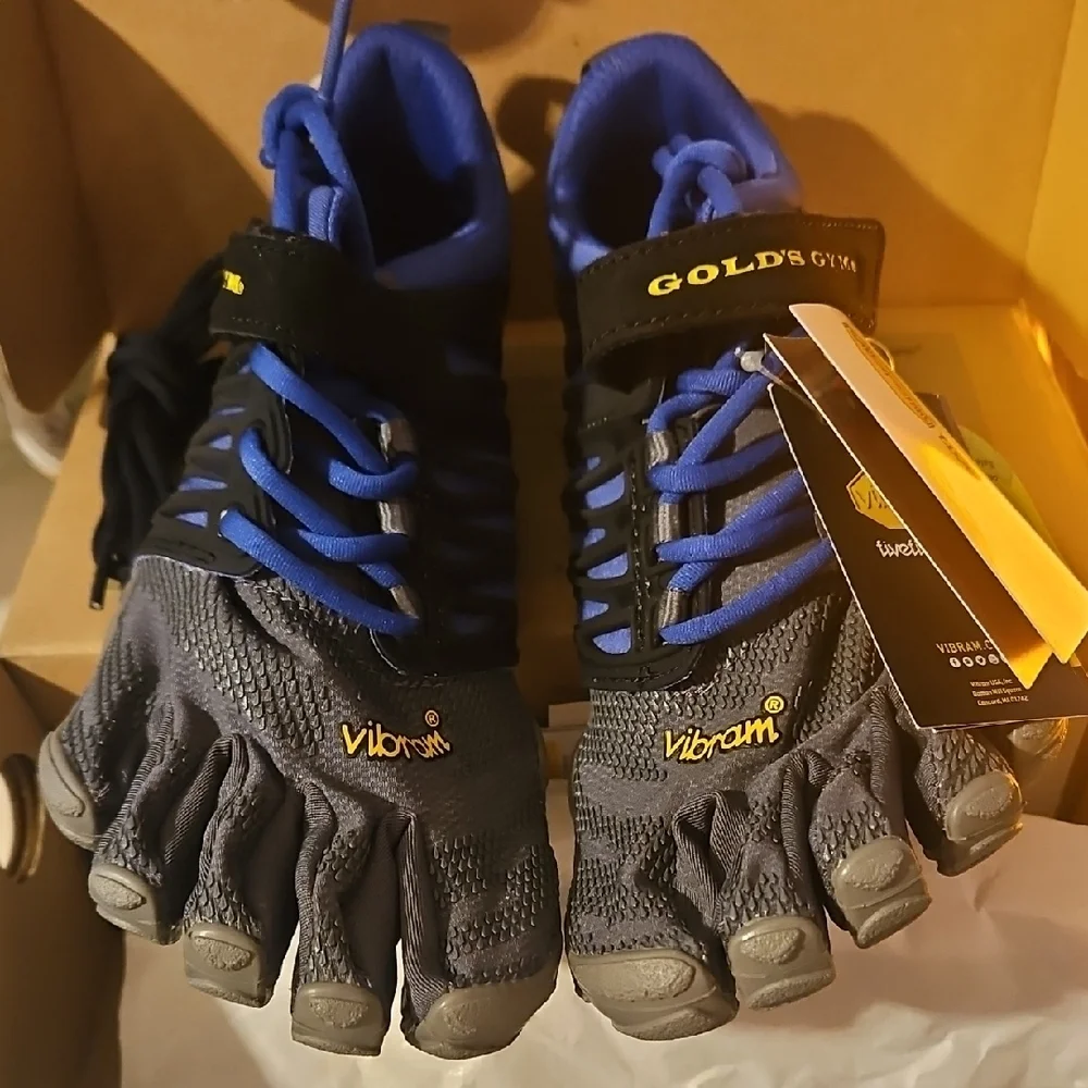 Vibram FiveFingers Black and Blue Water Shoes Prototype For Gold's Gym. - Picture 2 of 10